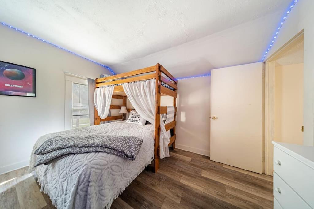 Cottage In The Falls, 2 B, 2 Bath, Fireplace Cuyahoga Falls Exteriér fotografie