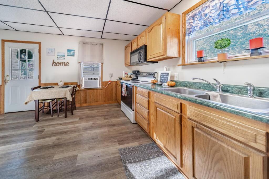 Cottage In The Falls, 2 B, 2 Bath, Fireplace Cuyahoga Falls Exteriér fotografie