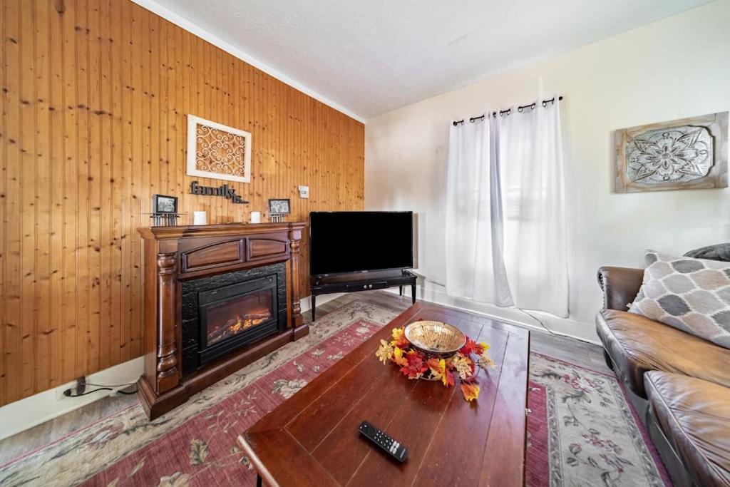Cottage In The Falls, 2 B, 2 Bath, Fireplace Cuyahoga Falls Exteriér fotografie