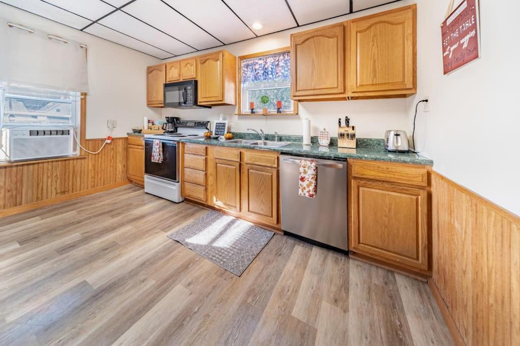 Cottage In The Falls, 2 B, 2 Bath, Fireplace Cuyahoga Falls Exteriér fotografie